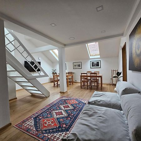Leopold Chillout Hostel SJJ Buitenkant foto