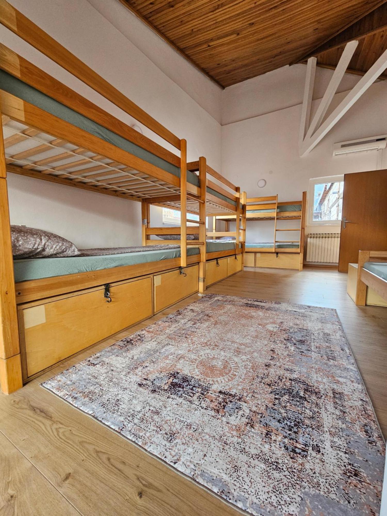 Leopold Chillout Hostel SJJ Buitenkant foto