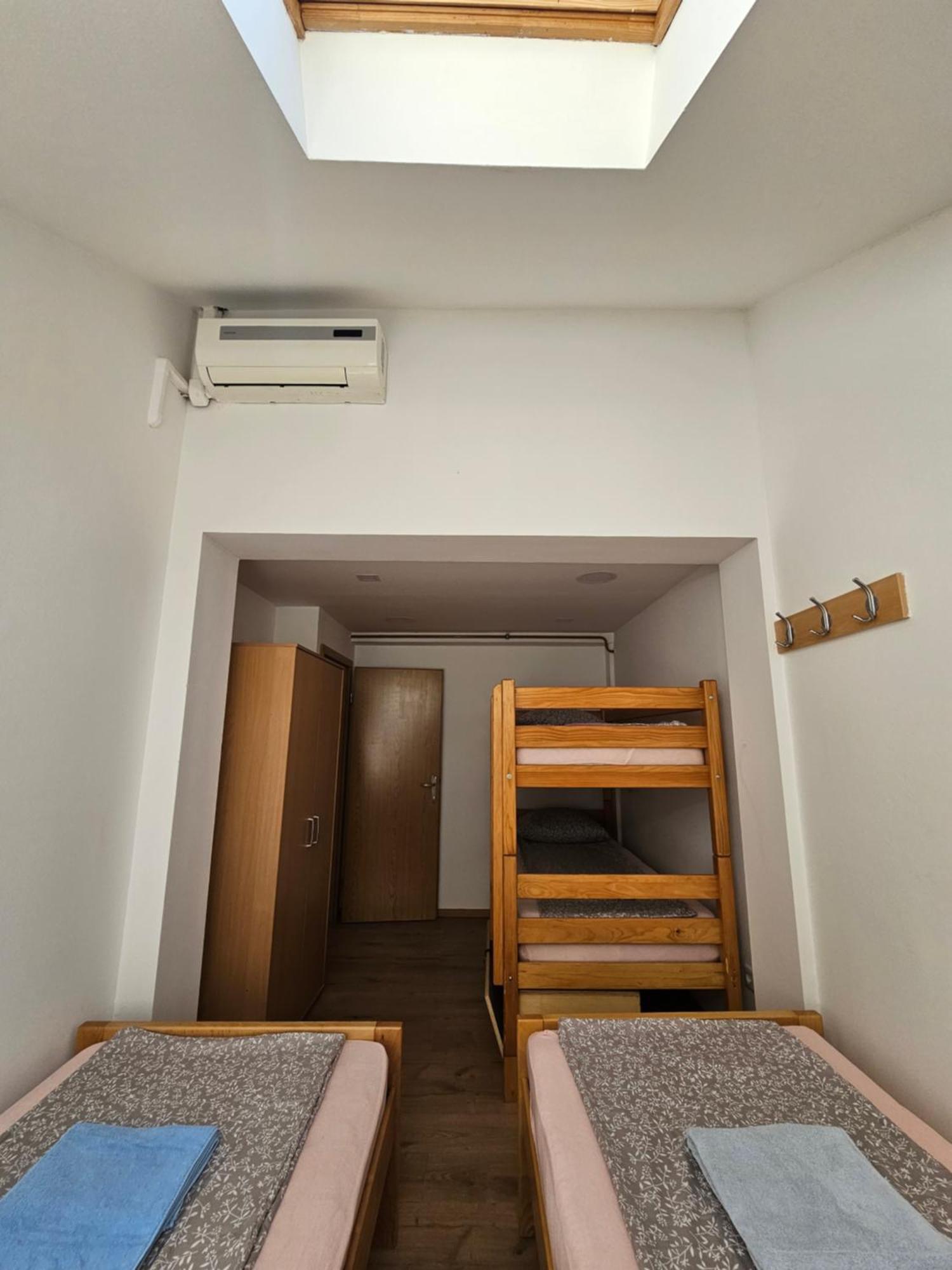 Leopold Chillout Hostel SJJ Buitenkant foto
