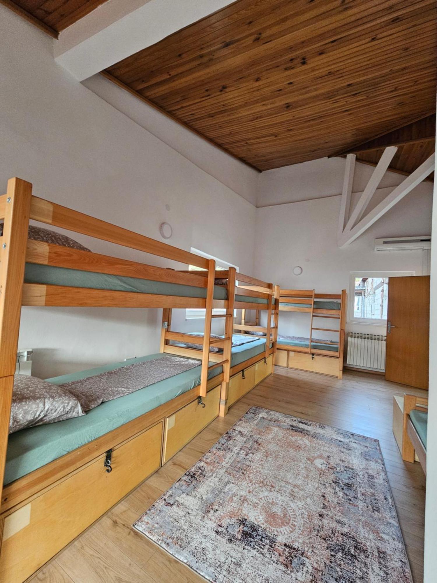 Leopold Chillout Hostel SJJ Buitenkant foto