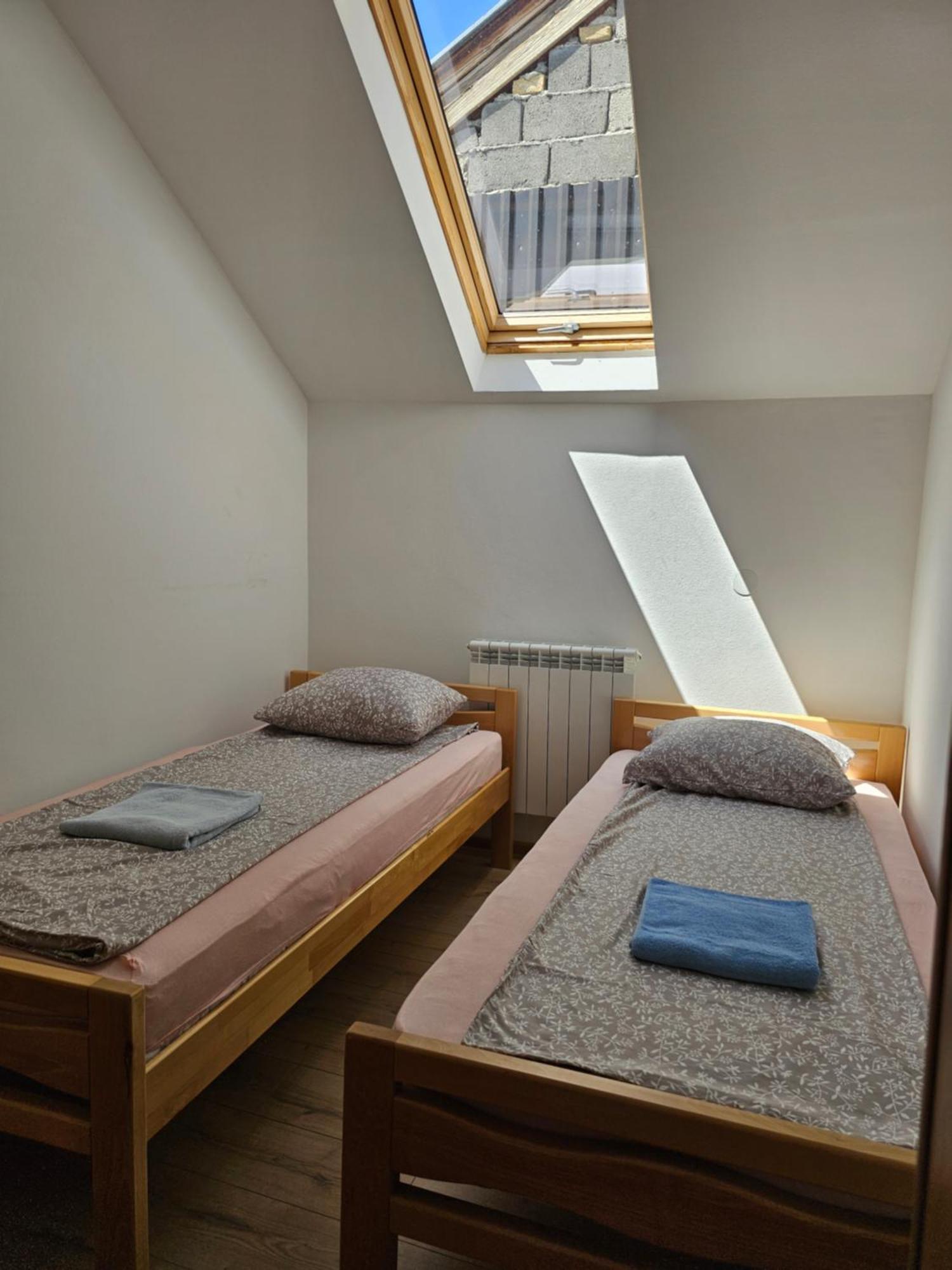 Leopold Chillout Hostel SJJ Buitenkant foto