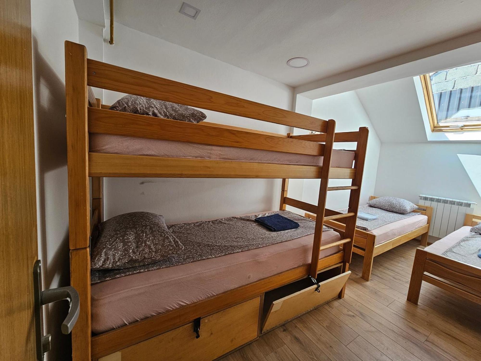 Leopold Chillout Hostel SJJ Buitenkant foto
