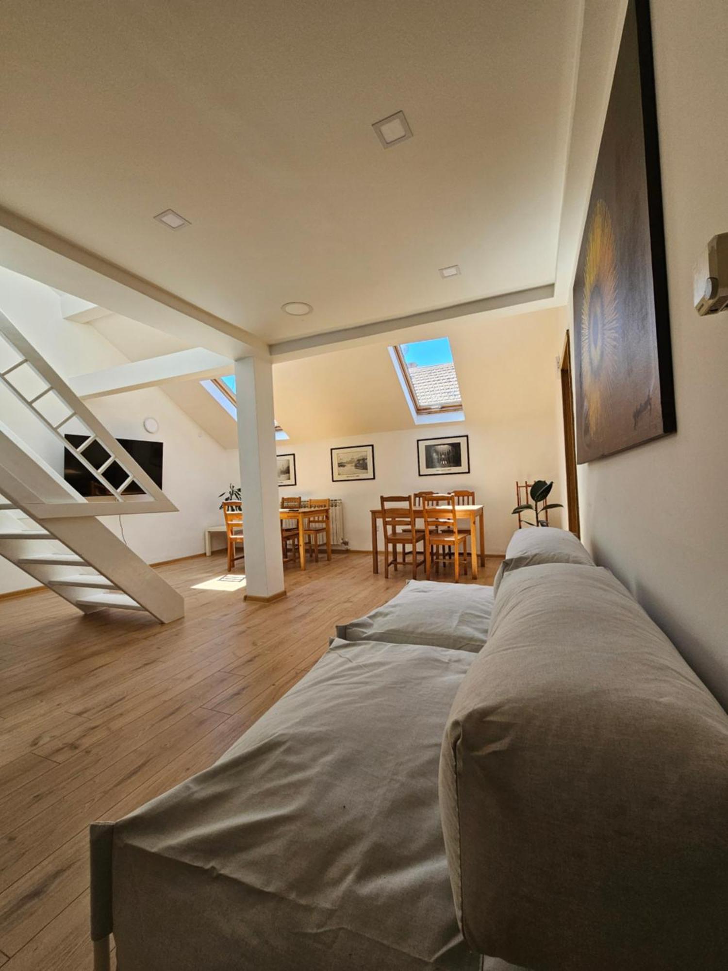 Leopold Chillout Hostel SJJ Buitenkant foto