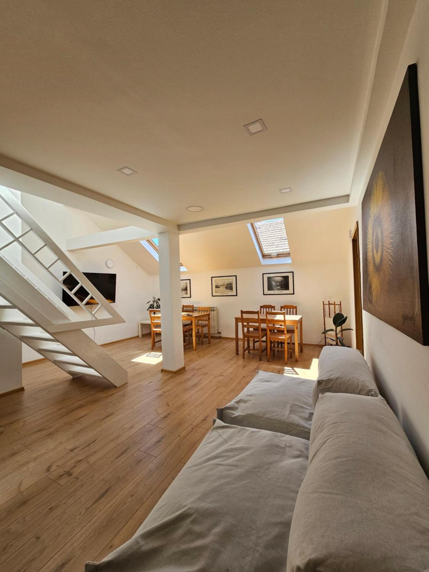 Leopold Chillout Hostel SJJ Buitenkant foto