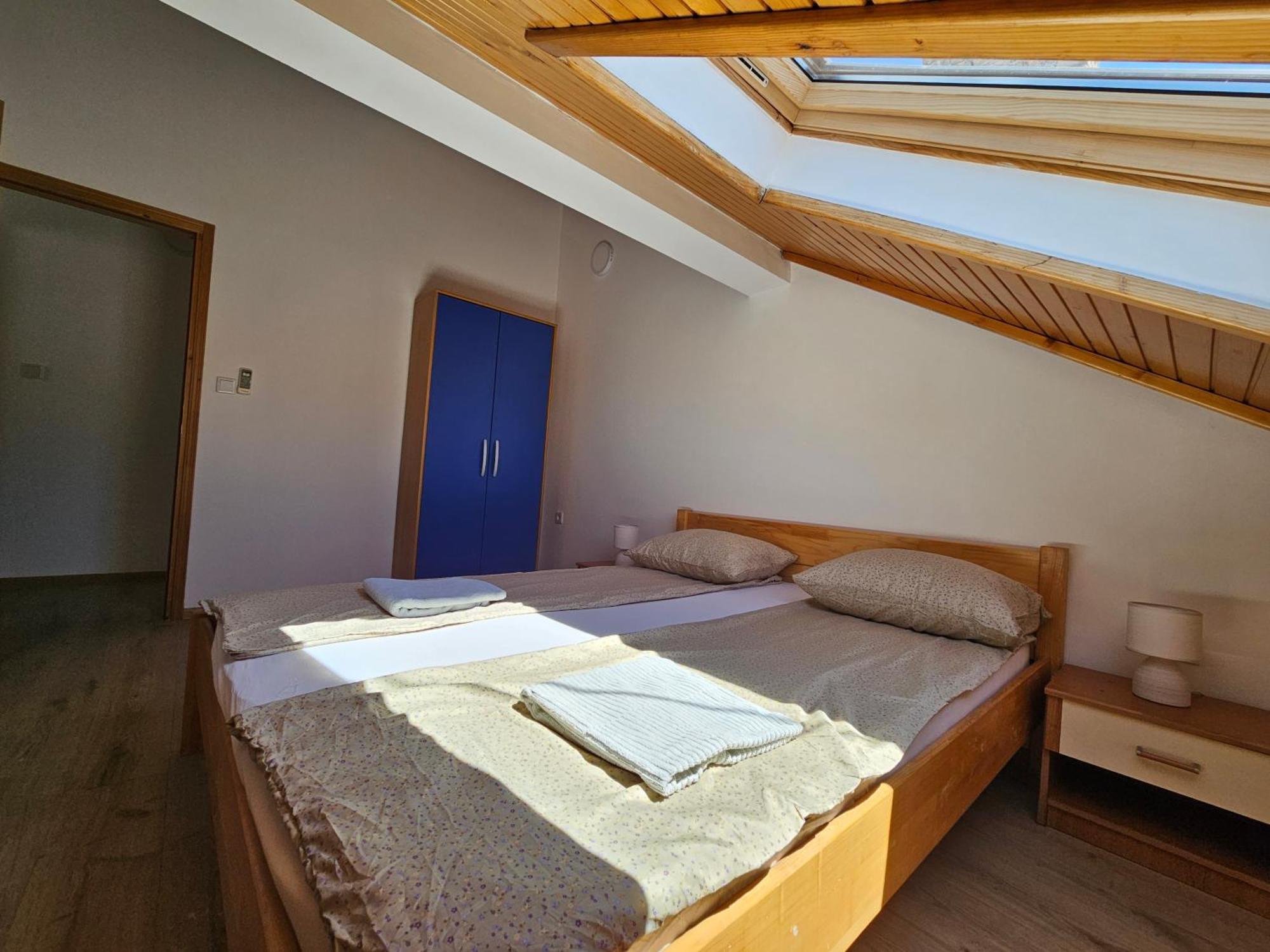 Leopold Chillout Hostel SJJ Buitenkant foto