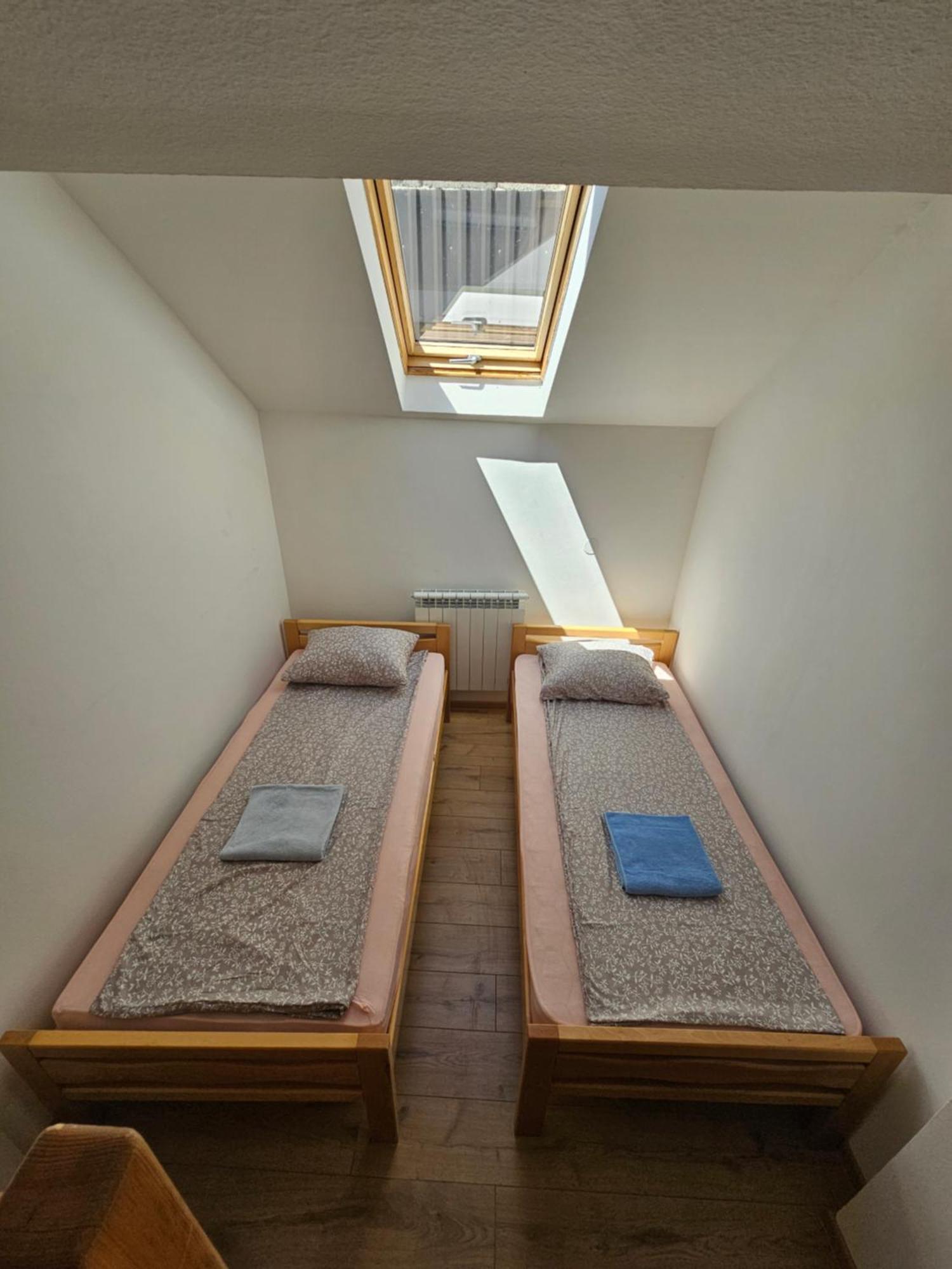 Leopold Chillout Hostel SJJ Buitenkant foto