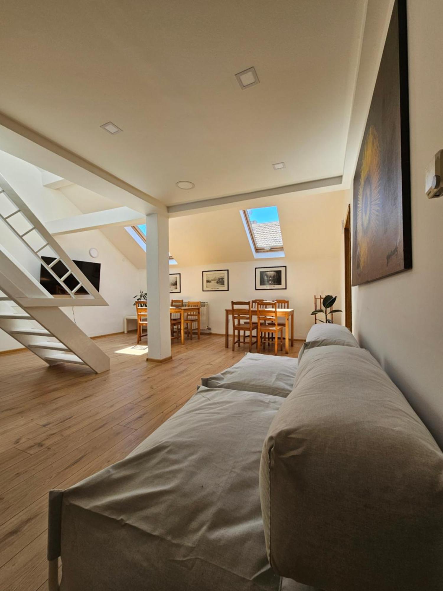 Leopold Chillout Hostel SJJ Buitenkant foto