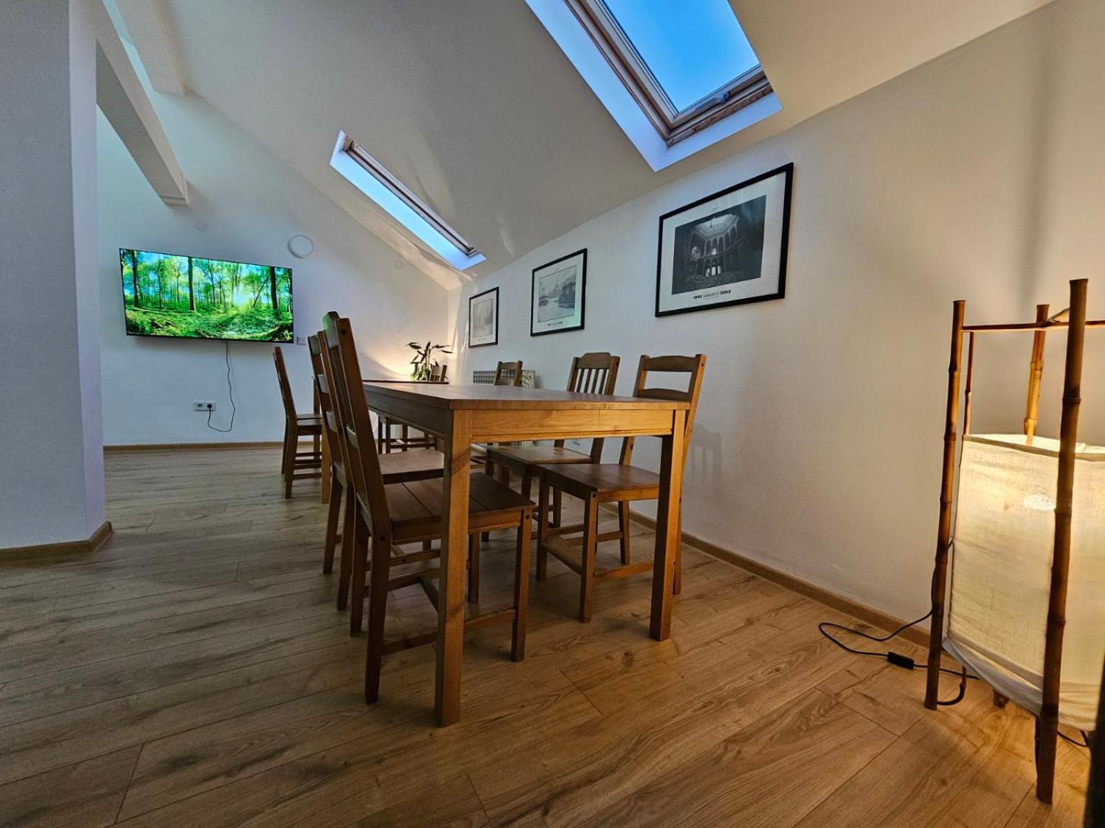 Leopold Chillout Hostel SJJ Buitenkant foto