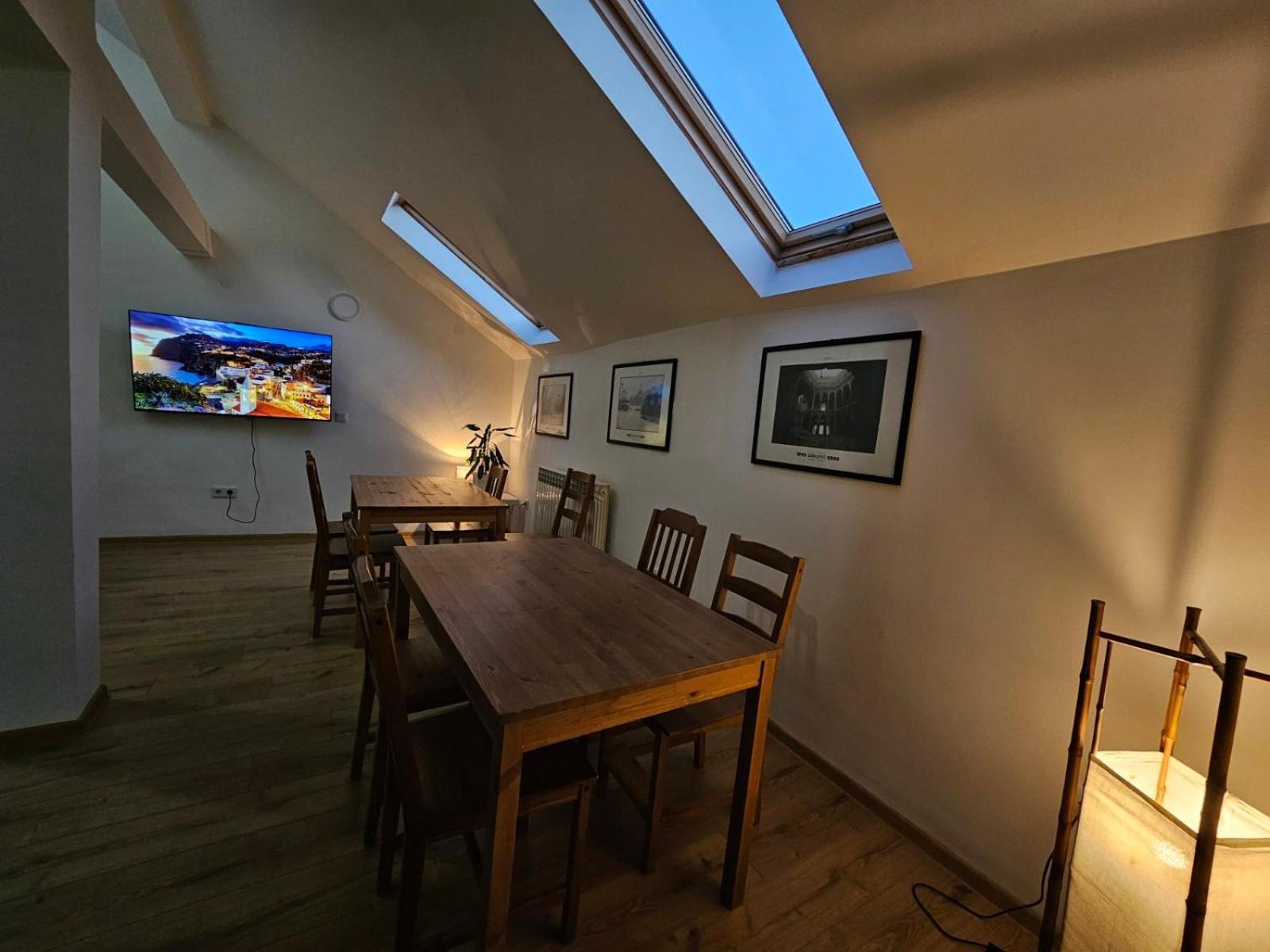 Leopold Chillout Hostel SJJ Buitenkant foto