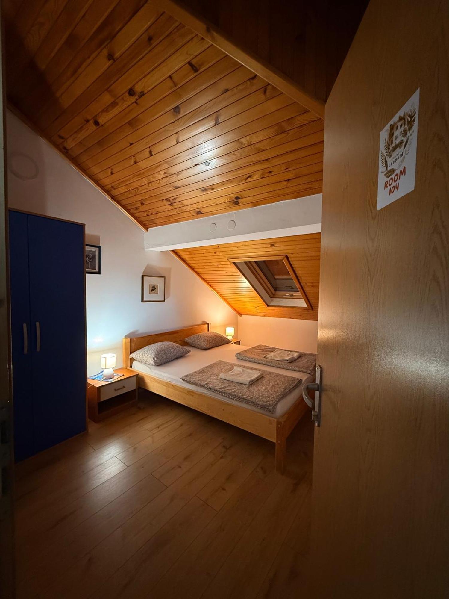 Leopold Chillout Hostel SJJ Buitenkant foto
